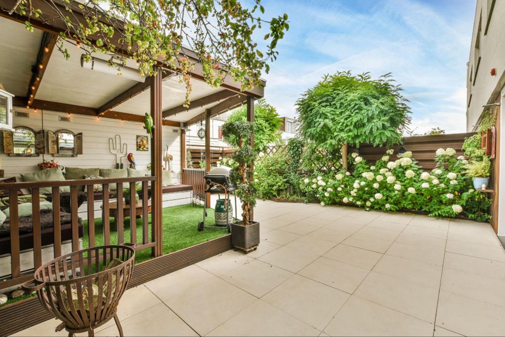 Blur the Boundary Between Indoor and Outdoor Spaces img